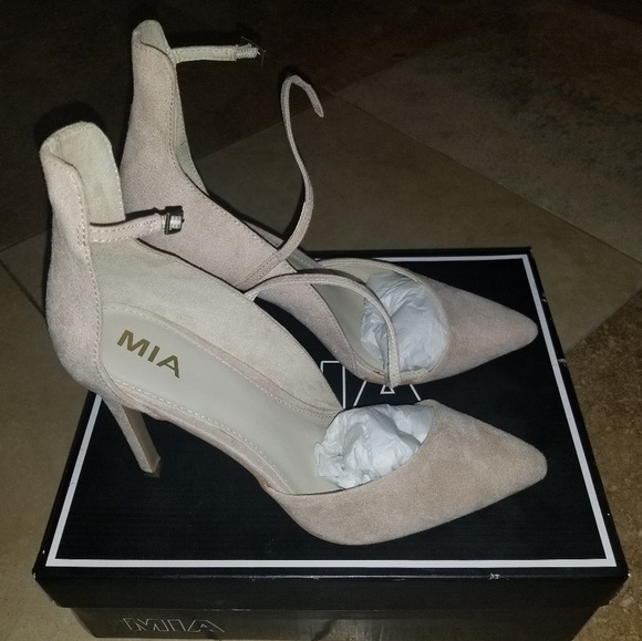 Nude color suede heels - Picture 1 of 4
